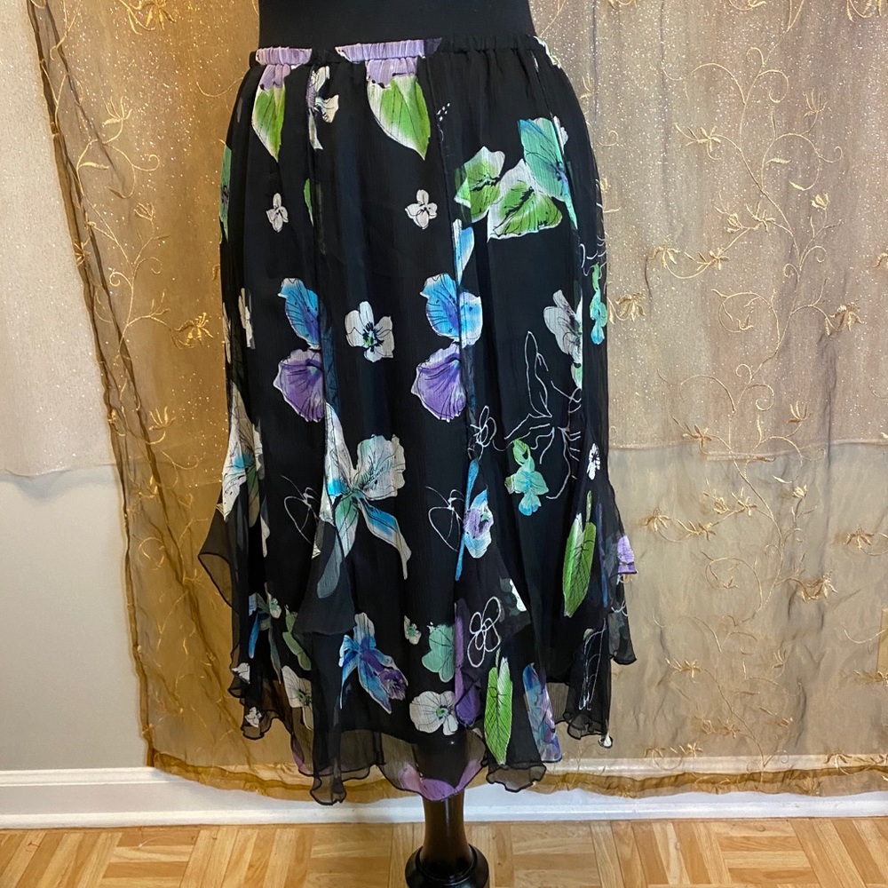M Medium Vintage 100% Silk Floral Skirt